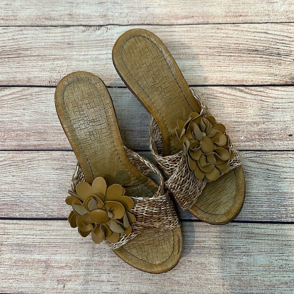 PATRIZIA by Spring Step Kitten Wedge Sandals Tan with Flower Detail Size 8